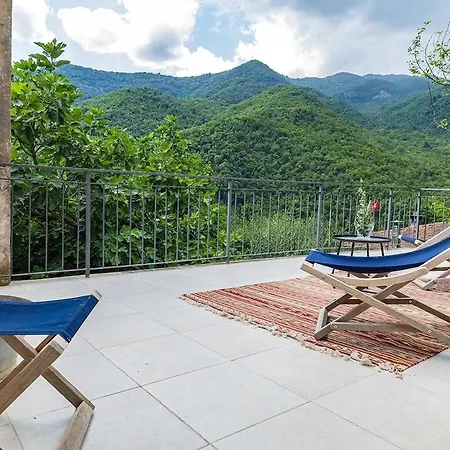 Dimora Concept - Casa Laetitia بيت للعطل Pornassio